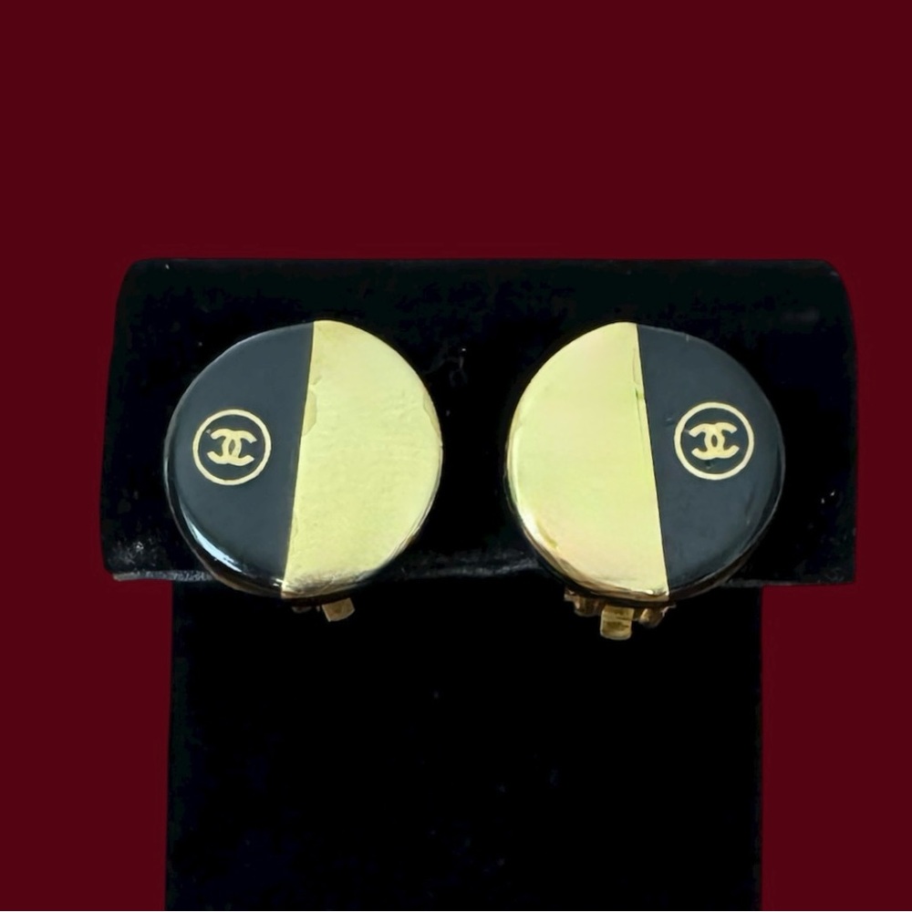 Authentic Chanel Vintage Clip-On Earrings Black Gold CC Logo Round 100A